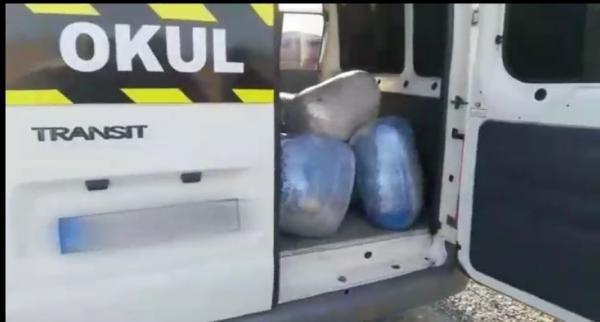 Öğrenci servisinden 176 kilo esrar çıktı