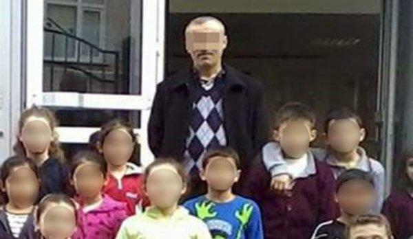 Öğrencisine kitapla vuran öğretmene 4 yıl ceza