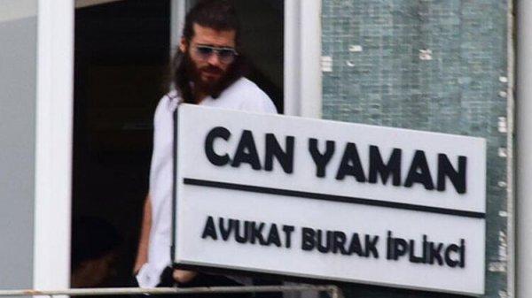 Avukat Can Yaman büroda