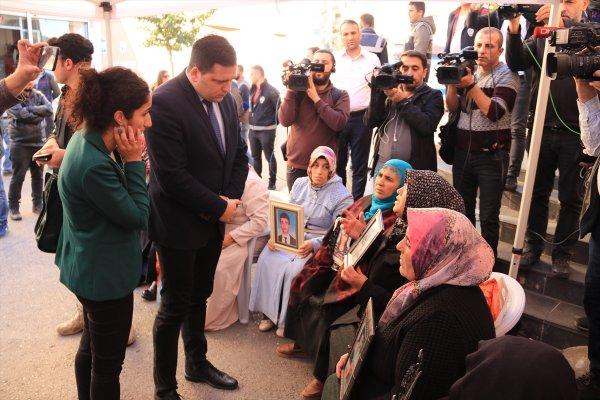 AP üyesi Zdechovsky, Diyarbakır annelerine gitti