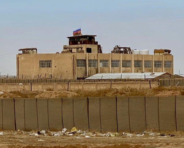 Suriye'deki ABD üssünde artık Rus bayrağı dalgalanıyor