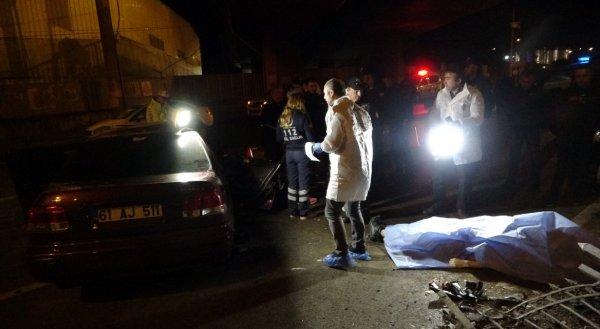 Trabzon'da otomobil köprü ayağına çarptı: 3 ölü