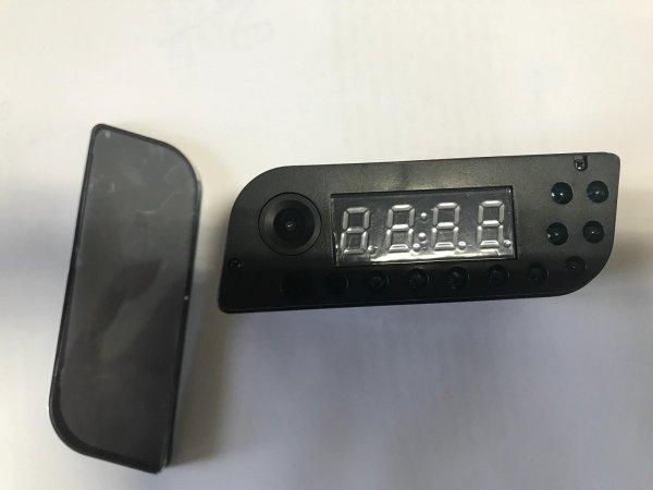 Banyoya gizli kamera yerleştiren eşini şikayet etti