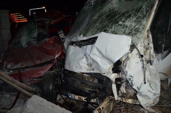 Muş'ta trafik kazasında 2 kişi öldü, 3 kişi yaralandı