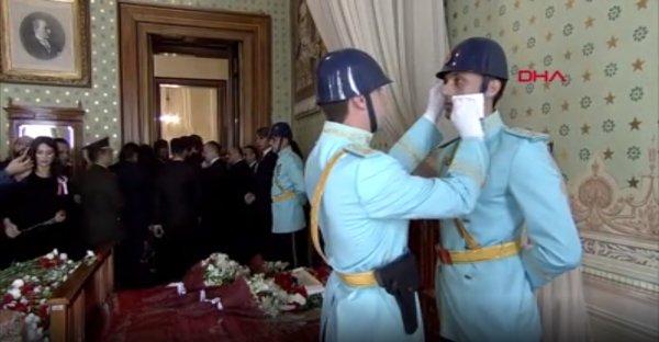 Dolmabahçe Sarayı'nda hüzünlü 10 Kasım töreni