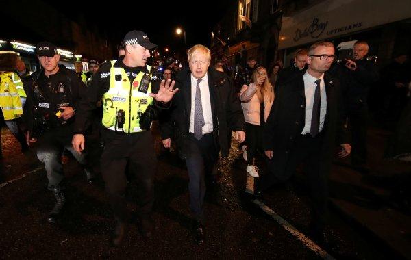 Boris Johnson paspas yaptı