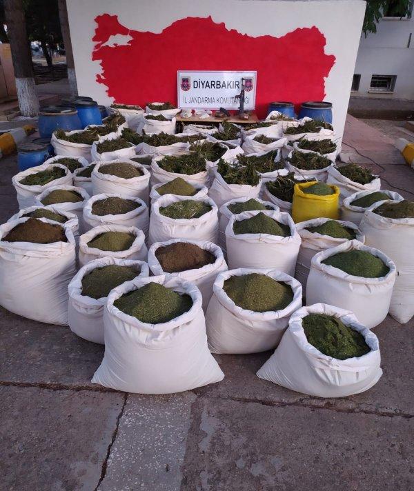 Kıran-5 Operasyonu'nda 1 ton 615 kilo esrar ele geçirildi