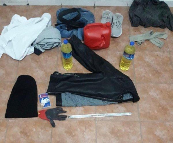 Gözü dönmüş hırsızlar iz bırakmamak için evi yakacaktı