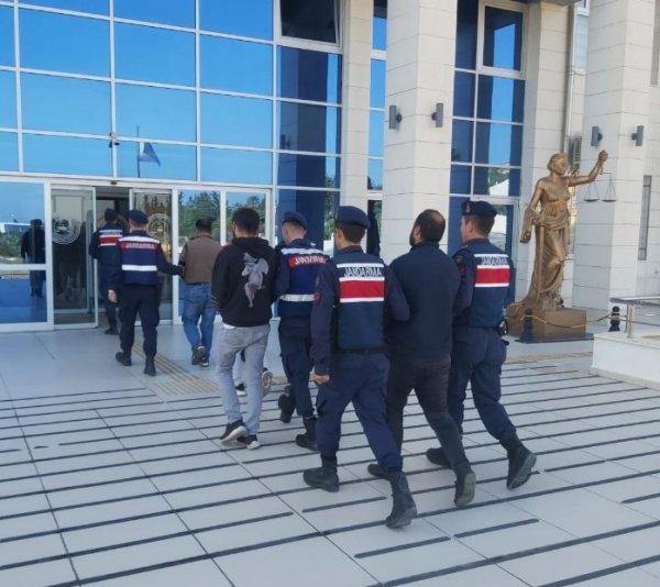 Gözü dönmüş hırsızlar iz bırakmamak için evi yakacaktı