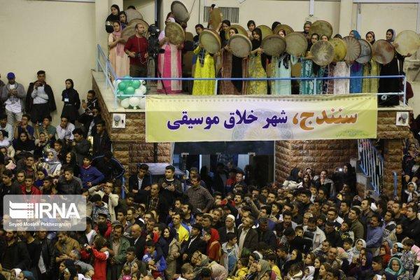 Mevlit Kandili'ni tefle kutlayan İranlılar