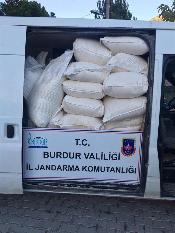 Burdur'da böcekli unları piyasaya sürerken yakalandılar