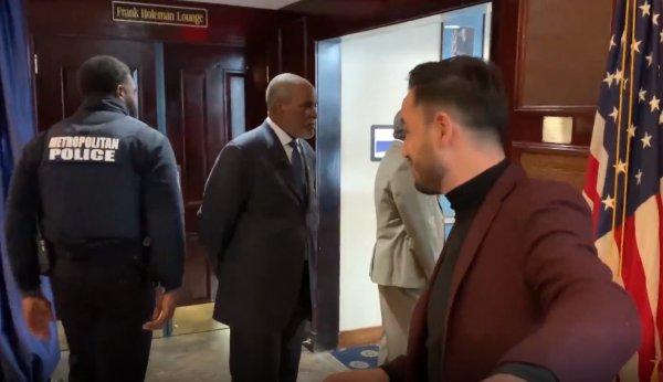 ABD'de Türk gazetecilerin panele girişi engellendi