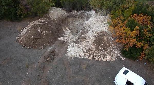 Tarihi hamamda define ararken yakalandılar