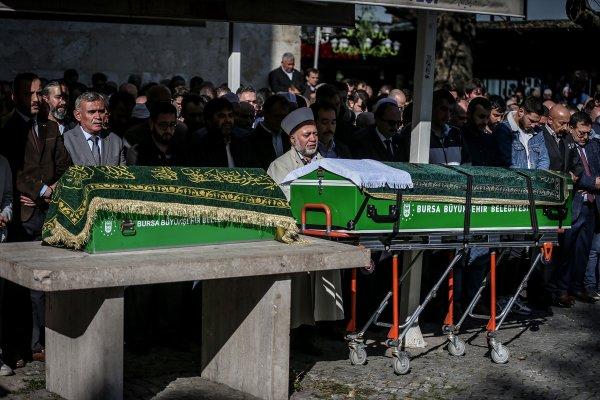 Emekli imam, oğlu ve torununun cenaze namazını kıldırdı