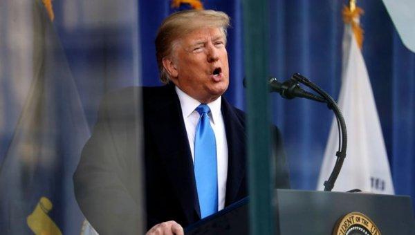 Trump, kurşun geçirmez camın arkasında konuştu