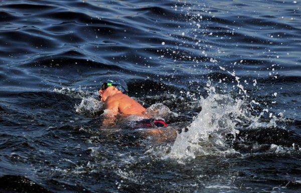 İstanbul'da serinlemek isteyenler denize girdi