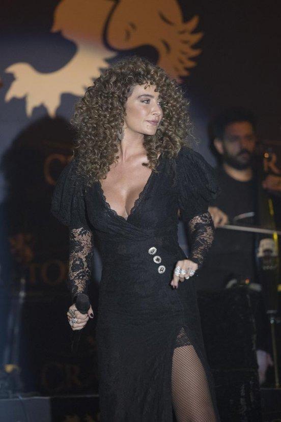 Sıla yine öpüşürken yakalandı