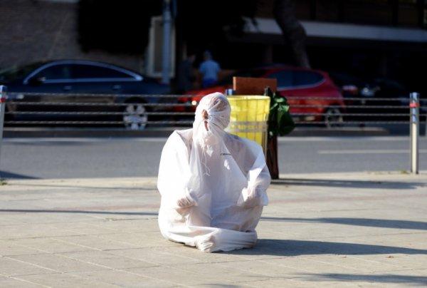 İstanbul'da serinlemek isteyenler denize girdi