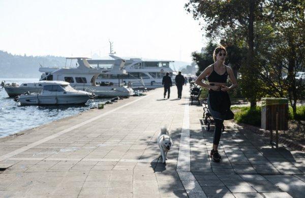 İstanbul'da serinlemek isteyenler denize girdi
