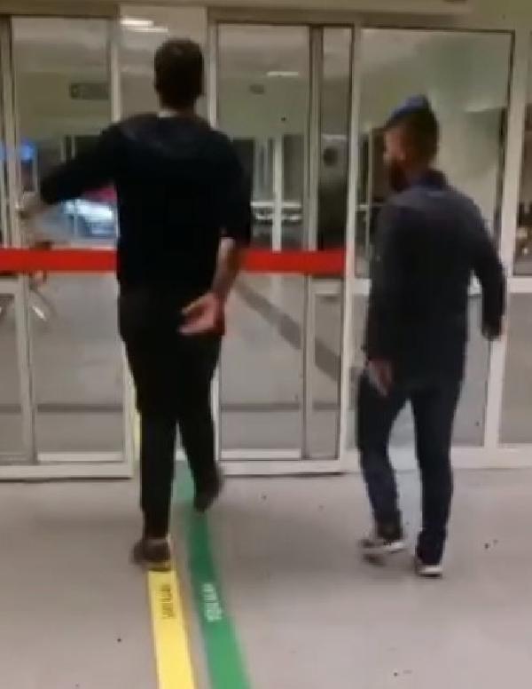 Polise mukavemet eden iki zorba beraat etti