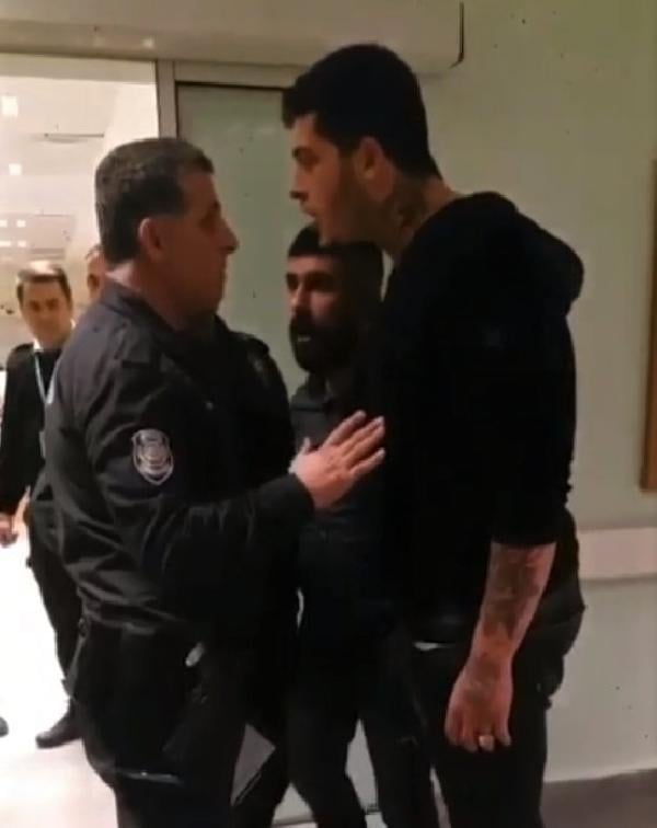 Polise mukavemet eden iki zorba beraat etti