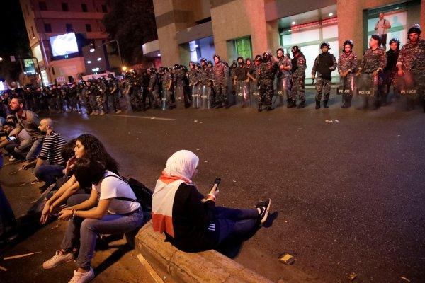 Cumhurbaşkanı Avn'ın sözleri, Lübnanlıları sokağa döktü