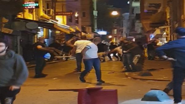 Taksim'de eğlence mekanı çıkışı kavga