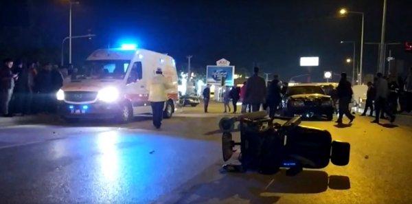 Trafik ışıklarında çiçek satan engelliye araç çarptı