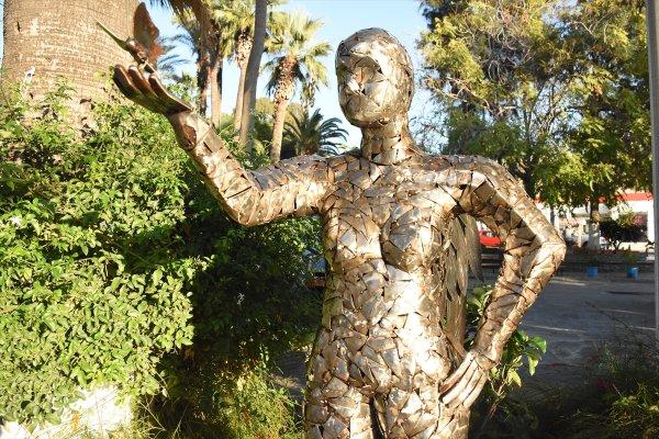 Bodrum'da Neslican Tay'ın heykeli dikildi