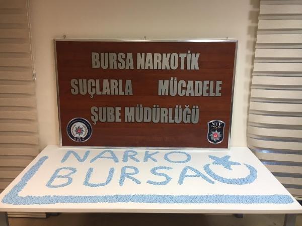 Otomobilin tavanından 5 bin uyuşturucu hap çıktı