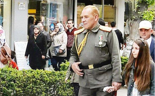 Atatürk'e benzetilen kişiler arasında çekişme var