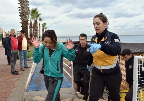 Kazakistanlı kadın, polislere zor anlar yaşattı