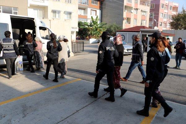 Yüzleri peçeli 5 kadın hırsız, kuyumcuyu soydu