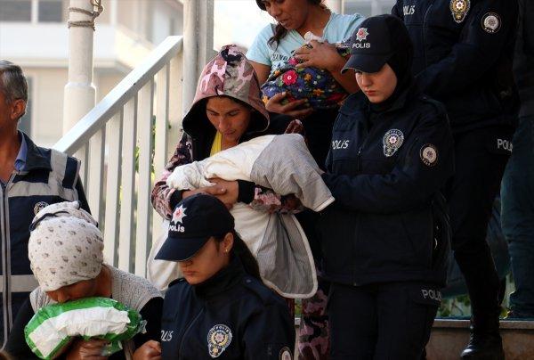 Yüzleri peçeli 5 kadın hırsız, kuyumcuyu soydu