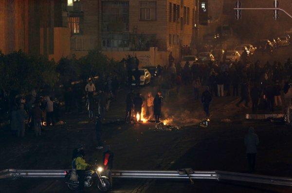 İran gösteriler nedeniyle internete erişimi kesti