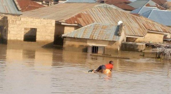 Nijerya'da sel nedeniyle binlerce insan evsiz kaldı