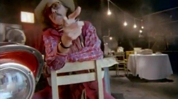 Editörümüz Duygu, Cem Karaca’yı taklit etti