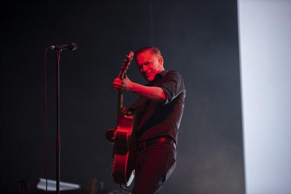 Bryan Adams, İstanbul'da müzikseverlerle buluştu