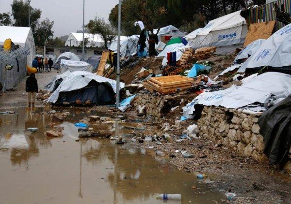 Göçmen bebek Moria kampında susuzluktan öldü