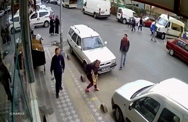 Tırnakçı kadın dikkatleri dağıtmak için soyundu