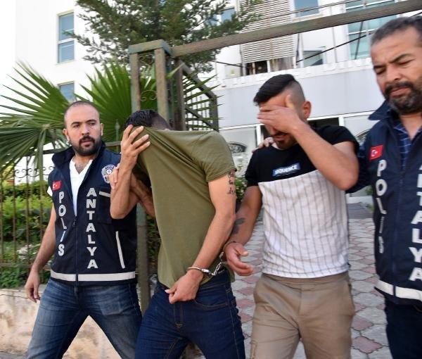 Antalya'da travestiyi öldüren zanlı hakim karşısına çıktı