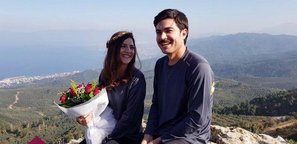 Metrelerce yükseklikte nikah kıydılar