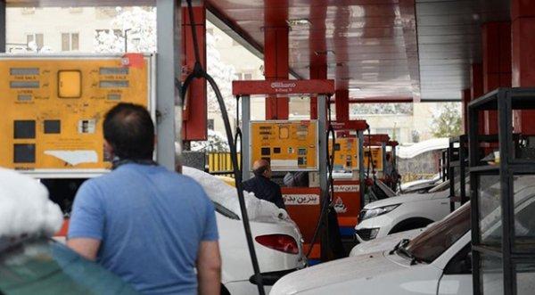 İran'da benzin zammından elde edilen gelir dağıtılıyor