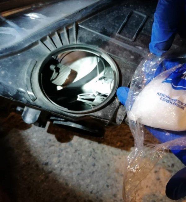 Otomobilin farından uyuşturucu çıktı
