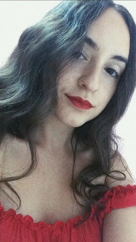 Üniversiteli genç kızı öldürüp, saatini paylaştı