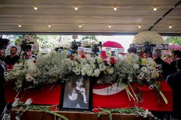 Yıldız Kenter'e veda