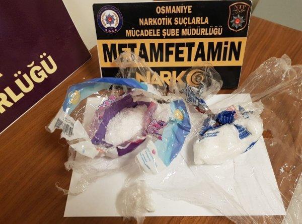 Otomobilin farından uyuşturucu çıktı