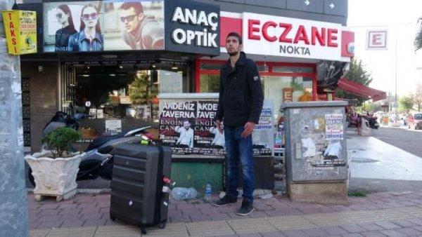 Antalya'da cansız manken gibi duran İranlı