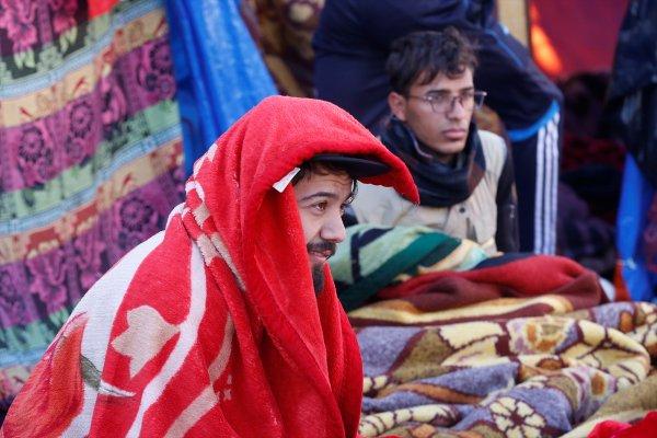 Irak'ta göstericilerin gecesi gündüzüne karıştı