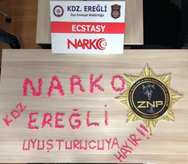 Cezaevinden tahliye oldu, 990 adet hapla yakalandı